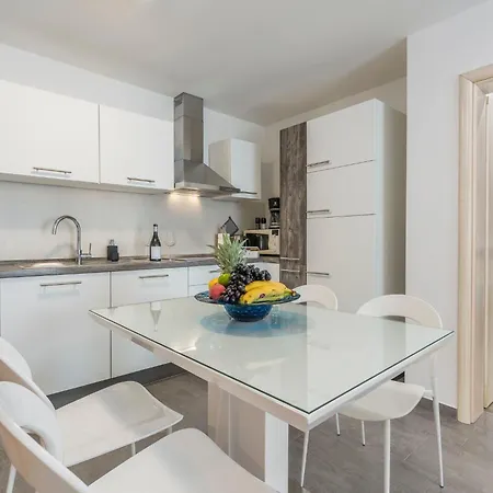 Ire 4 Persone By Interhome Apartment *